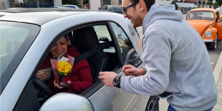 Cvijeće za vozačice na Dan žena