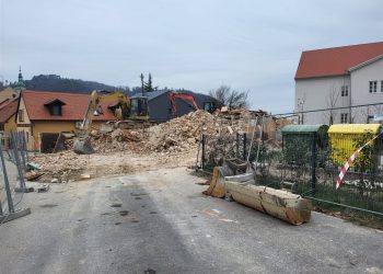 Ruši se objekt u Langovoj ulici