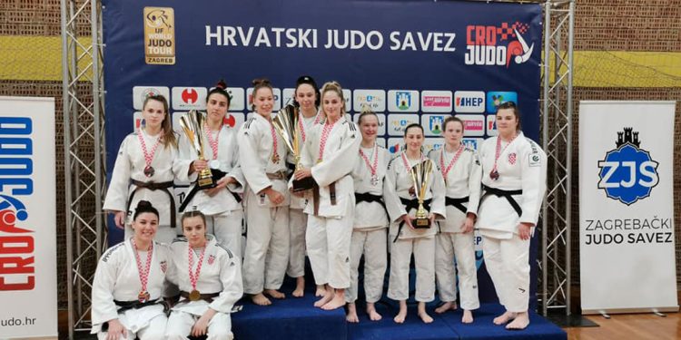 Dora Bortas prvakinja, Sara Šančić viceprvakinja, Matea Svečnjak i Helena Vuković brončane, a u ekipnom poretku 3. mjesto za JK Samobor