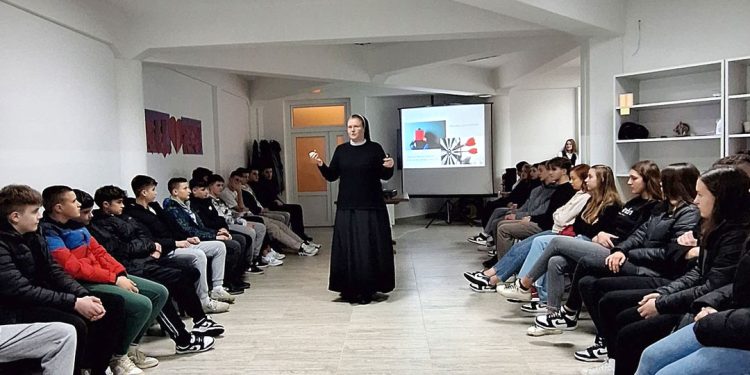 Služavke Malog Isusa u Župi Krista kralja u Domaslovcu