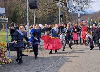 Dvorski plesovi Plesne grupe Burka na Vugrinščaku