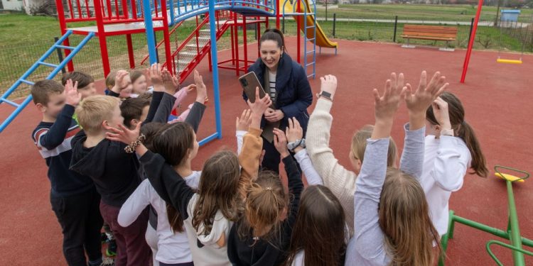Novo dječje igralište u Podvrhu