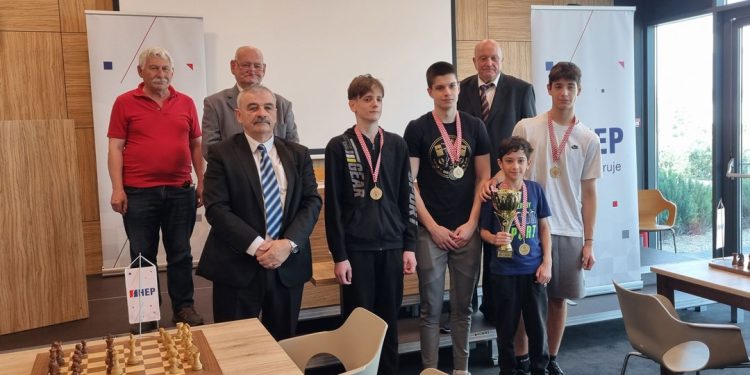 Juniori Šahovkog kluba Samobor obranili naslov državnog prvaka