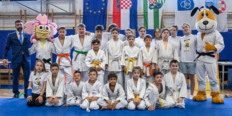 Karlo Lovrinović do srebra na Sakura kupu