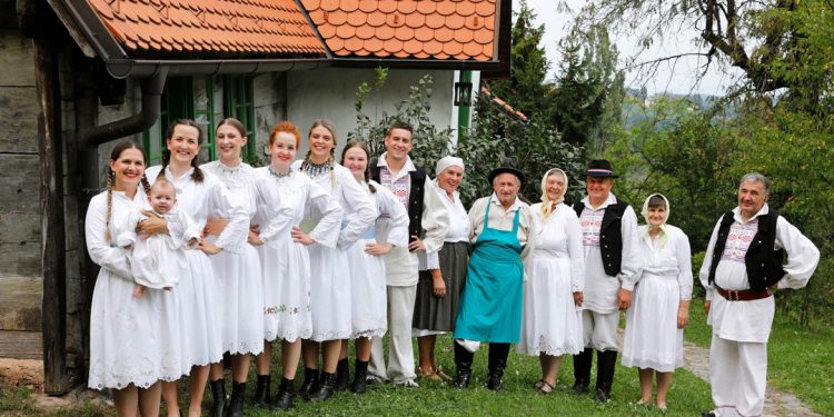 “Narodne nošnje okićkog kraja” u Samoborskom muzeju