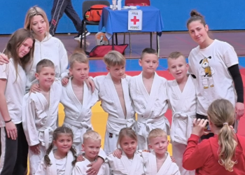 Osam medalja za Sakure
