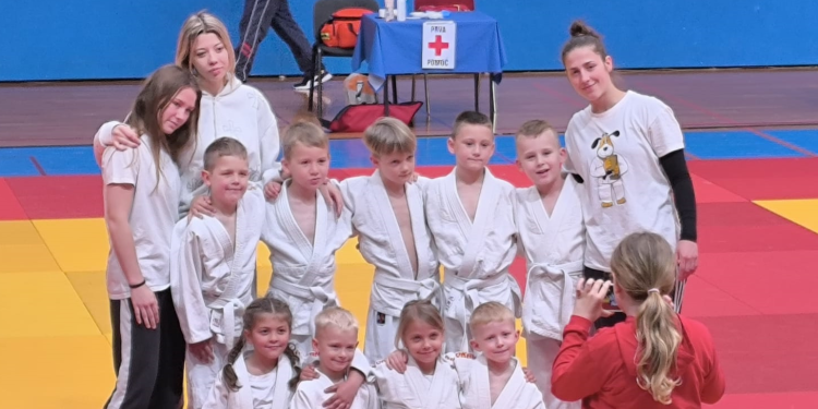 Osam medalja za Sakure
