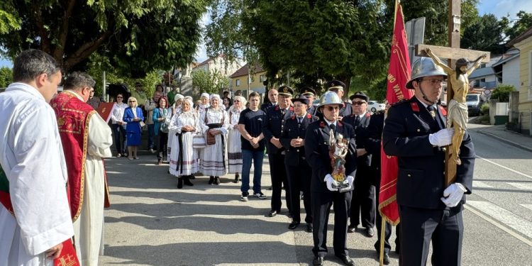 Obnovljena florijanska prošecija