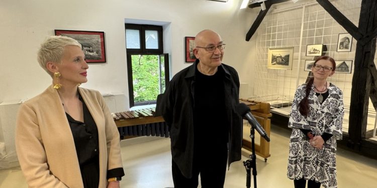 Auto skica