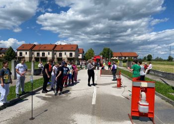 Pokazna vatrogasna vježba za polaznike Nove škole