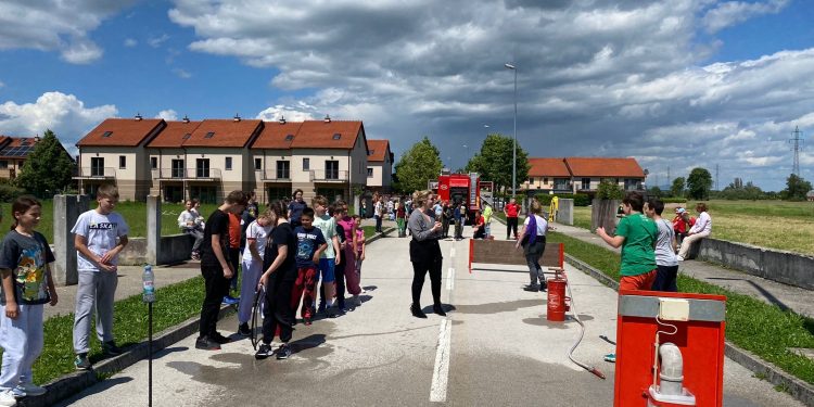 Pokazna vatrogasna vježba za polaznike Nove škole
