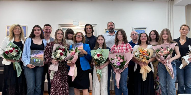 Na krilima znanja do priznanja