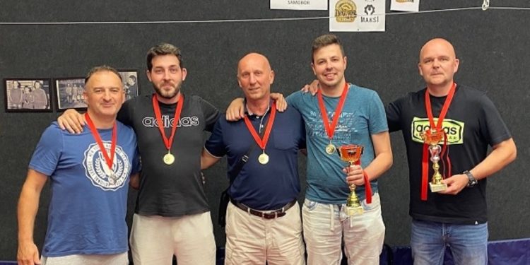 Stolnoteniska dominacija Južnog naselja