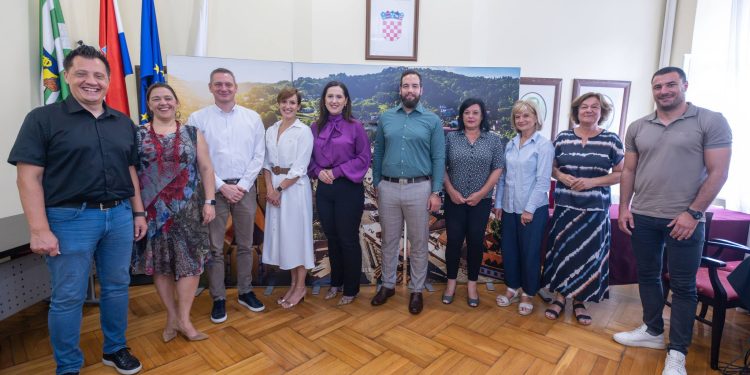 Potpisani ugovori za početak gradnje nove škole u Samoboru