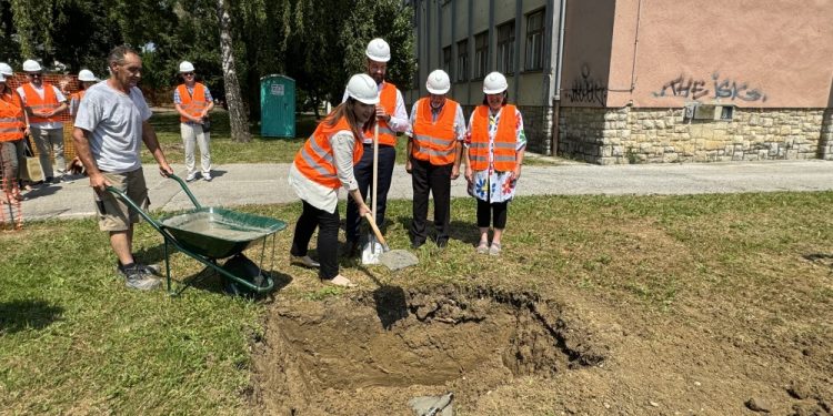 Položen kamen temeljac za novu školsku zgradu i sportsku dvoranu