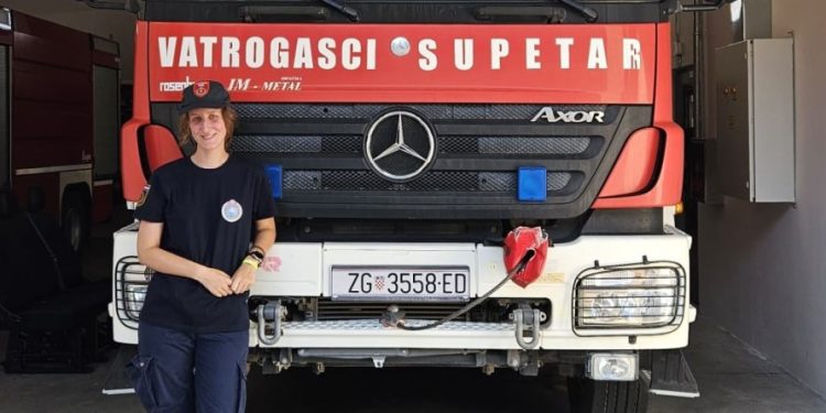 Vatrogaskinja Samantha Skendrović na dislokaciji na Braču