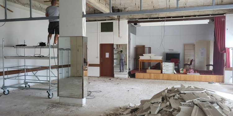 Radi se na obnovi gradskog prostora koji koristi samoborska Udruga umirovljenika u Ulici Josipa Komparea