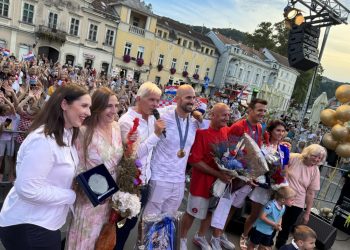 Srca ispunjena emocijama