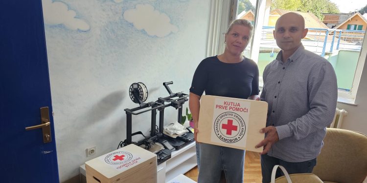 Podjela kutija prve pomoći školama