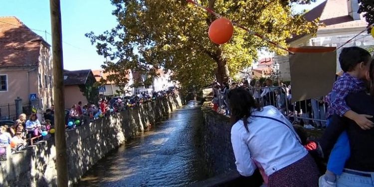 Utrka dječjih brodića na Gradni uz rekordan odaziv djece