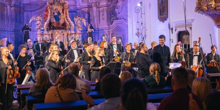 Glasovitim ostvarenjima u izvedbi baritona Matije Meića i Simfonijskog orkestra HRT-a pod vodstvom Davora Kelića počela 49. Samoborska glazbena jesen
