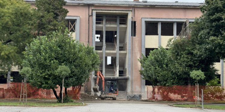 Čišćenje i priprema stare zgrade za novu školu