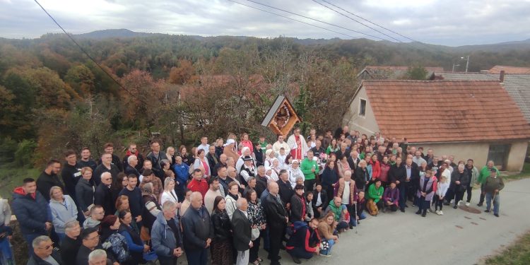 Blagoslovljeno raspelo na Gluščić Bregu