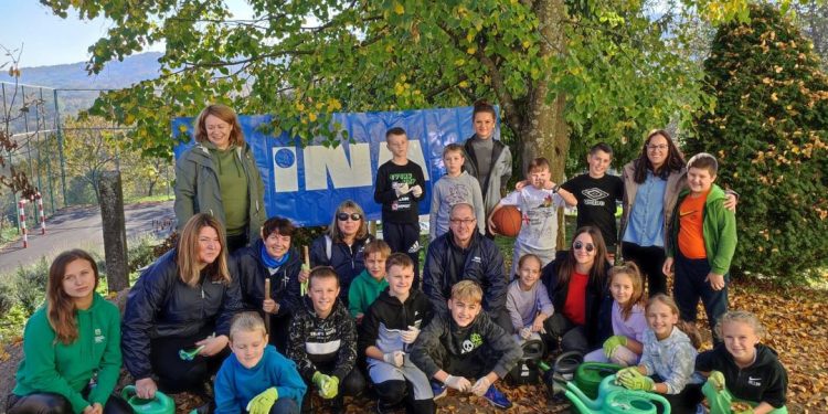 Učenici OŠ Rude uz pomoć djelatnika PP Žumberak – Samoborsko gorje zazelenili svoj okoliš