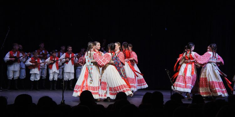 Mali “mladostaši” plesom i pjesmom odlaze na državni festival