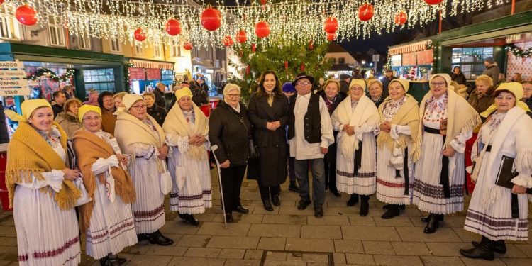 Prva blagdanska svijeća na glavnom trgu