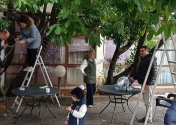 Članovi udruge Djeca za bolji svijet pomagali starijima u pripremi za blagdane