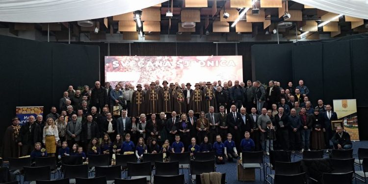 S Draženom Kocetom u povodu 70 godina Hrvatskog pčelarskog saveza