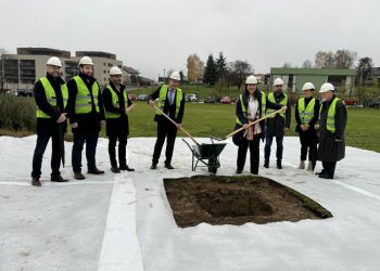 Dr. Slavko Sakoman o odgoju, Blaženka Mavrić Vadlja o kamišibaju, kamen temeljac za školu u Bregani