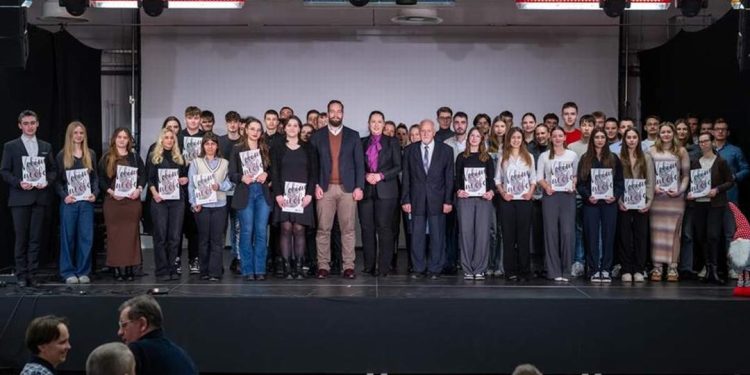 Samoborski učenici i studenti preuzeli ugovore o stipendiranju