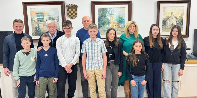 Priznanja svetonedeljskim šahistima i judašici Petri Ugarković