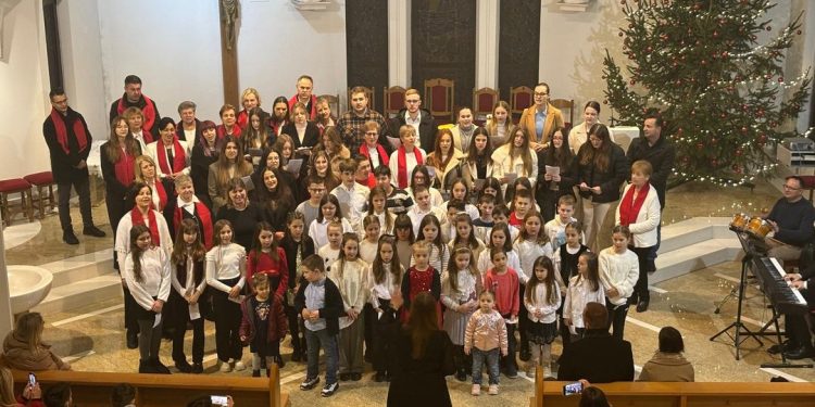 Božićni koncert župnih zborova u Domaslovcu