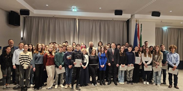 Županijski stipendisti potpisali nikad izdašnije ugovore o stipendiranju