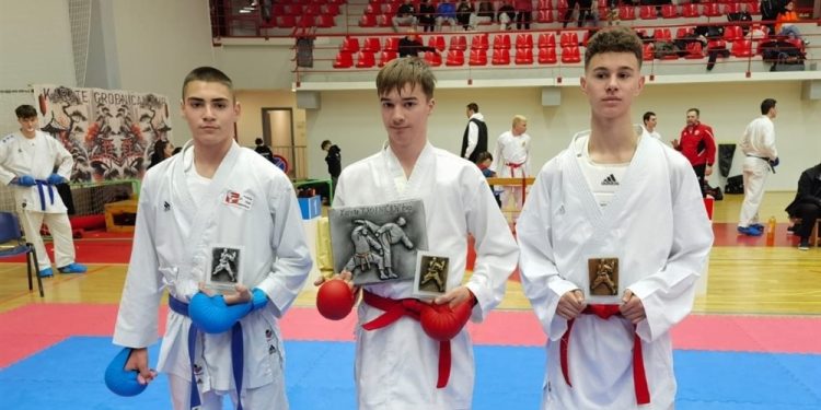 Pet medalja za samoborske karateke
