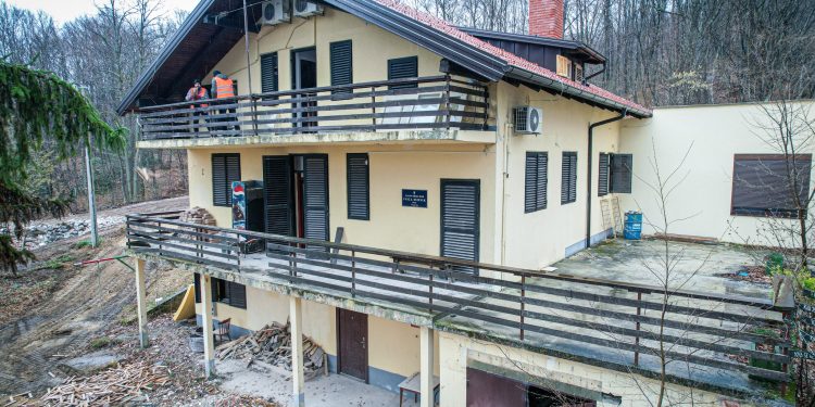 Obnavlja se planinarski dom na Velikom dolu
