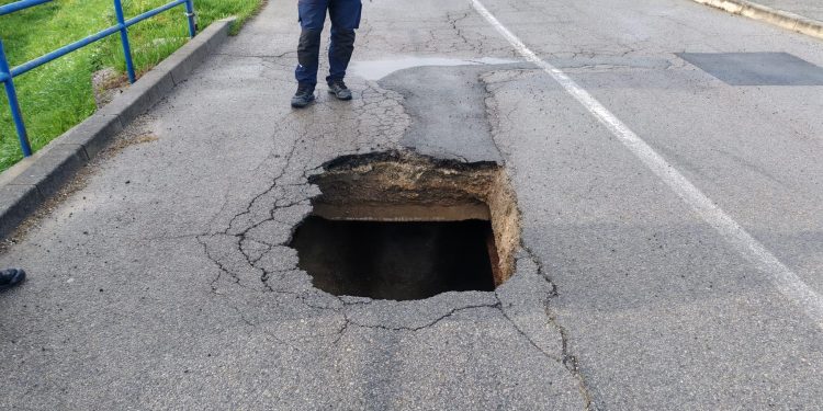 Urušio se dio mosta u Vrbovcu Samoborskom