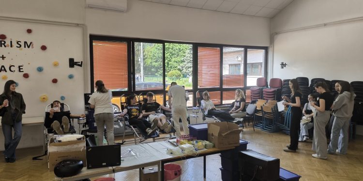 50 srednjoškolaca u akciji darivanja krvi
