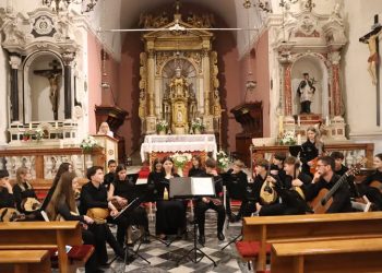 Mladi samoborski mandolinisti otvorili 2. festival mandolina “Marin Katunarić” u Omišu