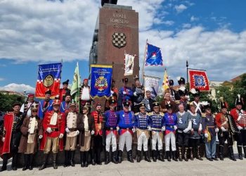 Zborska povorka hrvatskih povijesnih postrojbi