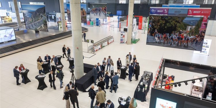 U zagrebačkoj zračnoj luci otvorena izložba koja slavi 10 godina CRO Race spektakla čiji je dio i Samobor