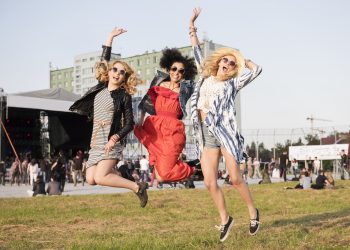 Moda inspirirana ljetnim festivalima: Kako stvoriti nezaboravan festivalski izgled