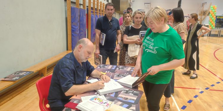Humanitarna proslava i knjiga koja povezuje svijet