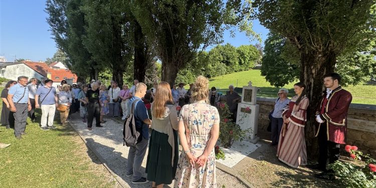 Čitajte i pišite pjesme ljubavne