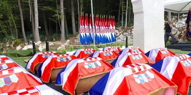 Dostojanstveni ispraćaj 814 žrtava ekshumiranih iz jame Jazovke