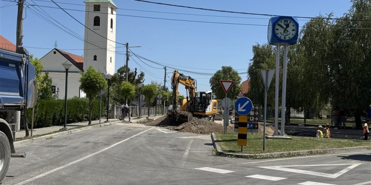 Završno asfaltiranje kolnika u Svetoj Nedelji