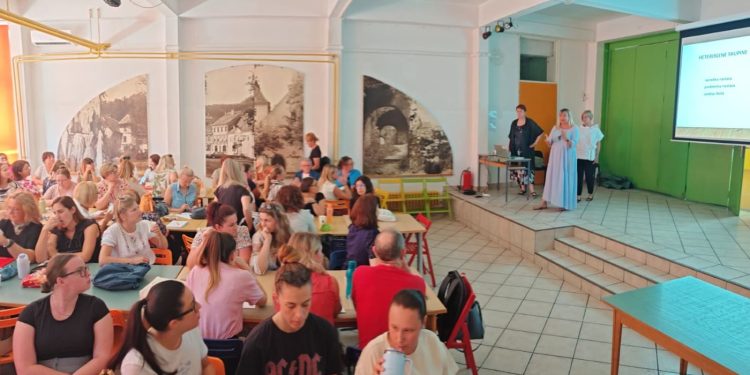 Zajedničko stručno usavršavanje učitelja i nastavnika hrvatskoga jezika